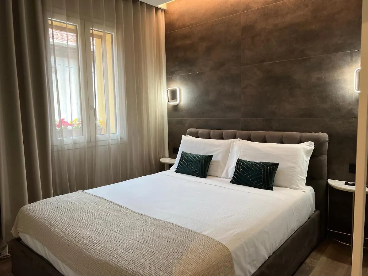 Dr54 Apartments Rho 0*,  Italia